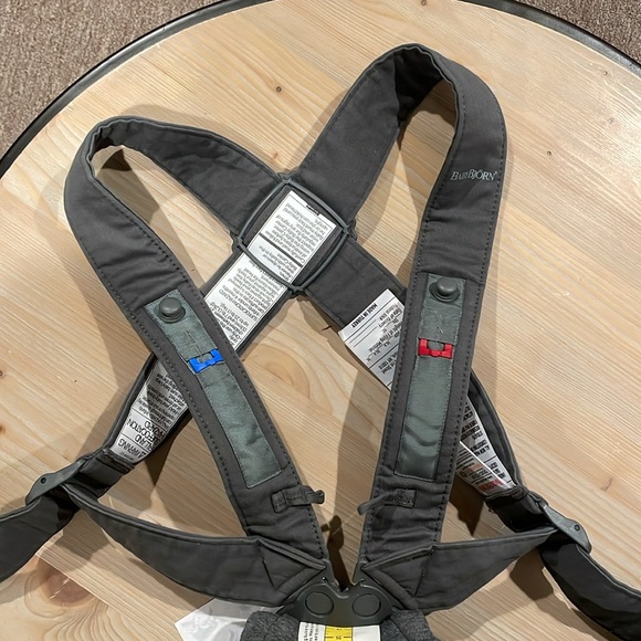 BabyBjörn Mini Carrier in Dark Grey - Picture 2 of 2